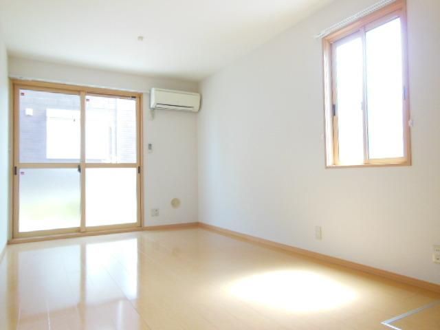 居室・リビング　☆明るく広々使えるリビング空間☆