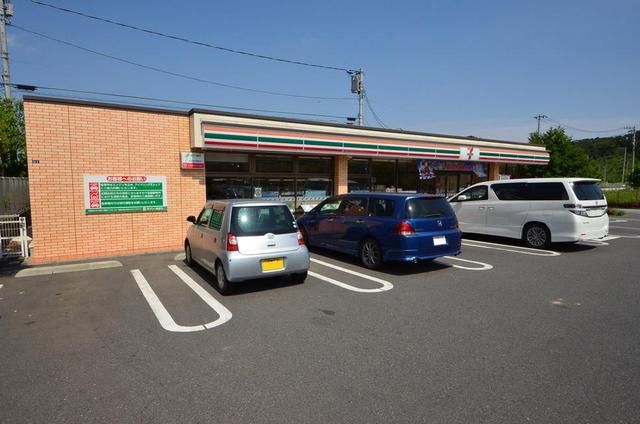 コンビニ　セブンイレブン（コンビニ）まで645m