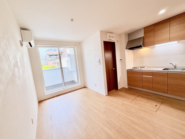 居室・リビング　★ＬＤＫ８．５帖。壁は漆喰仕上げです★