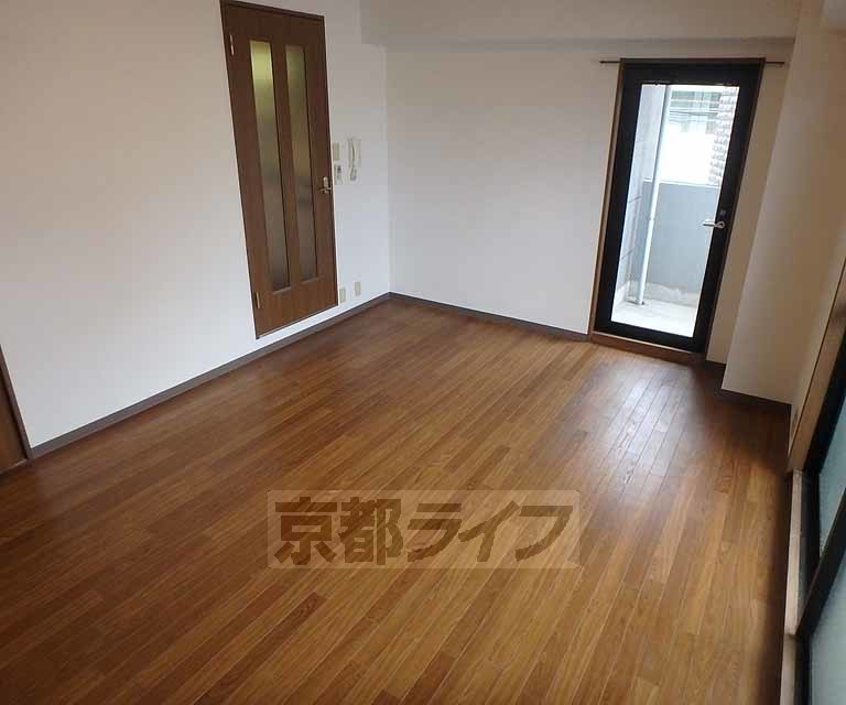 居室・リビング　広い居室です