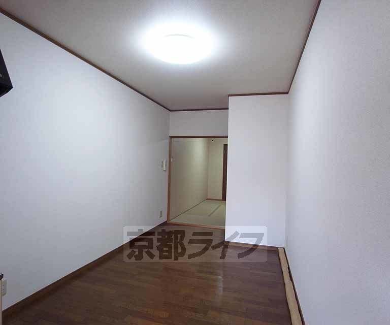 居室・リビング　風通しは、大丈夫！でも細長いお家です。