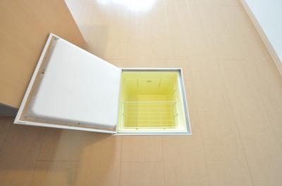 収納　床下収納
