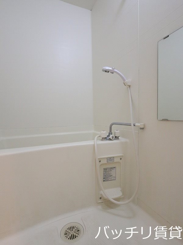 バス・シャワールーム　同型タイプの為、現状を優先致します。
