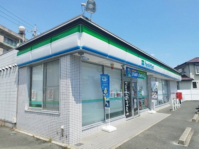 コンビニ　ファミリーマート（コンビニ）まで450m