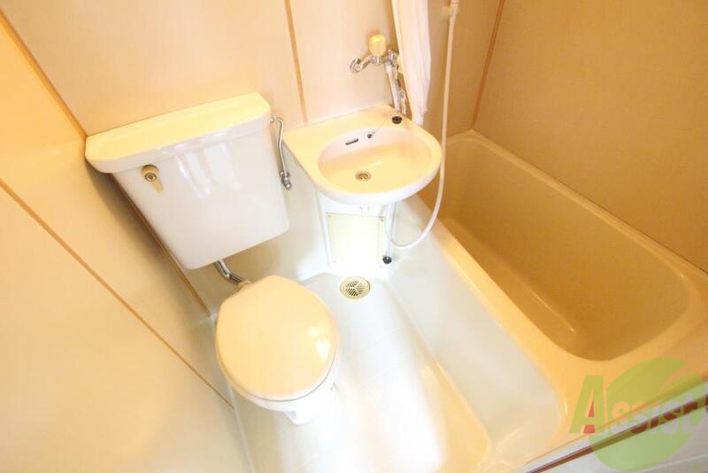 トイレ　お手洗いもお湯で流せて清潔な３点ユニットバス