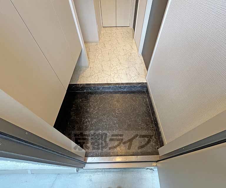 玄関　大きなシューズボックス付