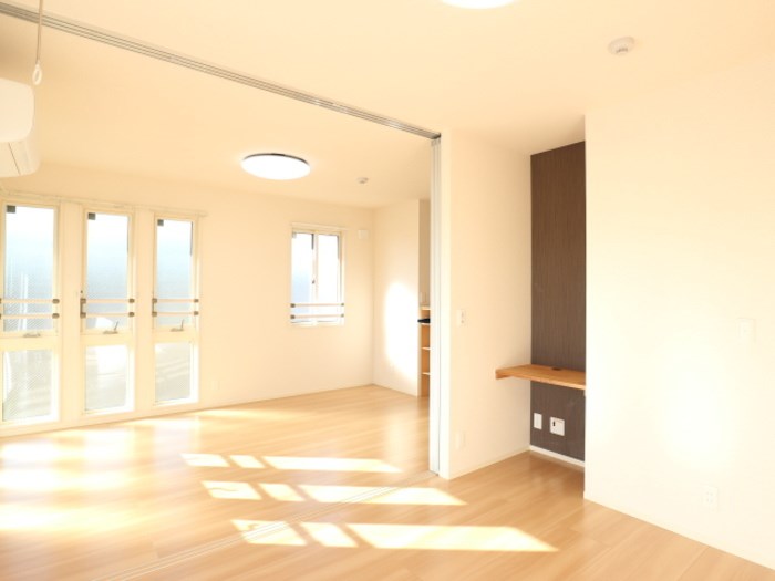 居室・リビング　10.5帖の日当たりの良いリビングです。