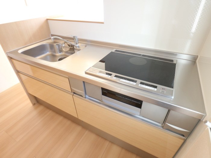 キッチン　お手入れがラクチンなIHコンロで料理の時間をもっと楽しく。