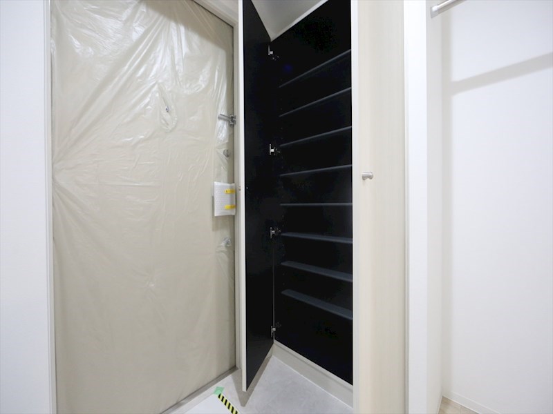 玄関　玄関　シューズボックス付（収納充実してます）