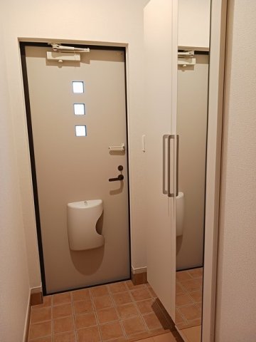 玄関　収納もある玄関です