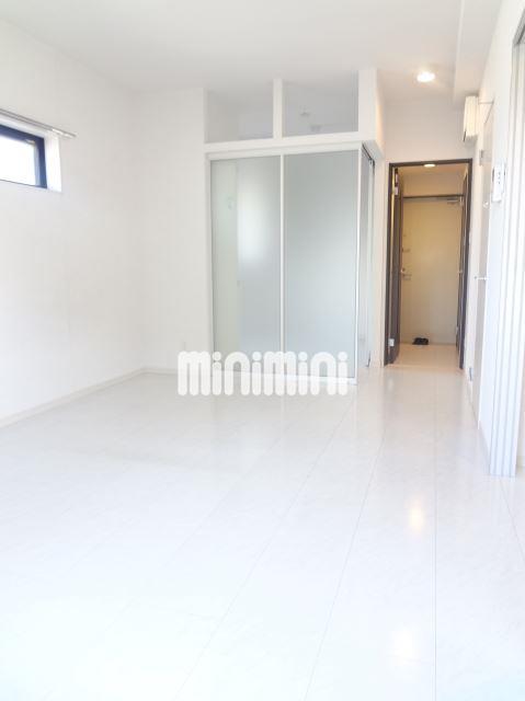 居室・リビング　白を基調としたお部屋