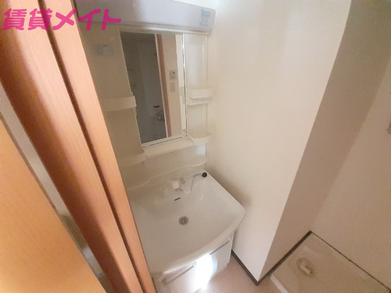 洗面設備　別部屋参考写真です。