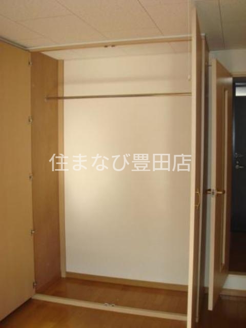 収納　同型写真