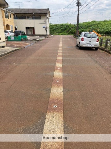 その他　前面道路（その他）まで0m