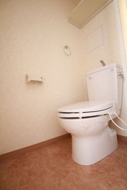 トイレ　※別室の参考写真の為、現況優先です。