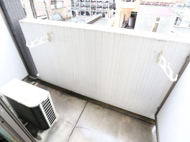 バルコニー　陽当たり良好なバルコニーです