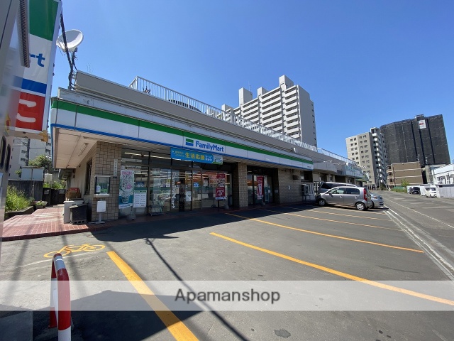 コンビニ　ファミリーマート（コンビニ）まで994m