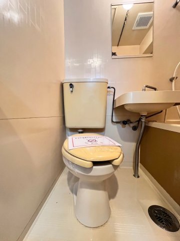 トイレ　別号室の画像です。ご参考下さい。