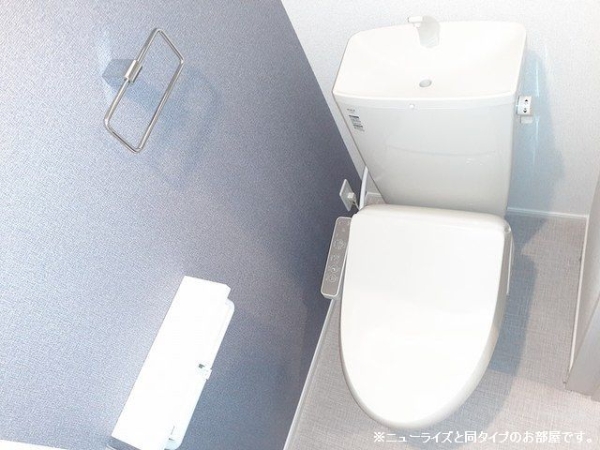 トイレ　※参考写真　同建築メーカー施工の同間取完成他物件のものです。