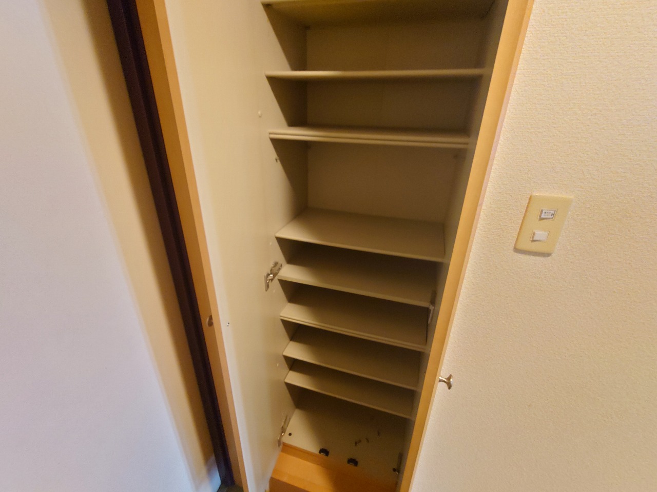 玄関　※別部屋参考写真