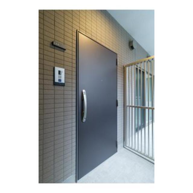 玄関　写真は同タイプ住戸です。