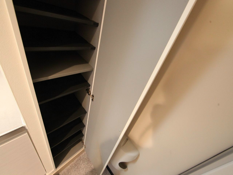 玄関　玄関　シューズボックス付（収納充実してます）