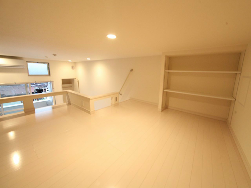 その他部屋・スペース　上階ロフト6帖（収納でもお部屋でも使えます）