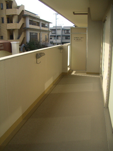 バルコニー　1階の特権、広いお庭付