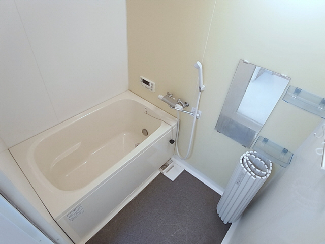 バス・シャワールーム　追い焚き完備のゆったりバスルーム