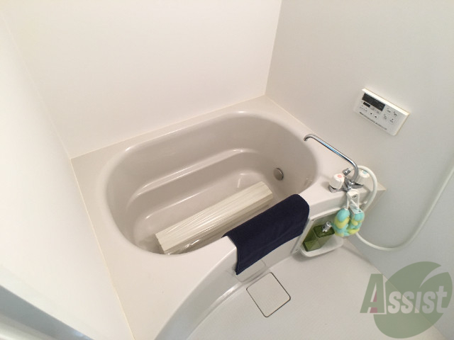 バス・シャワールーム　お風呂は洗い場、浴室ともに広々です。