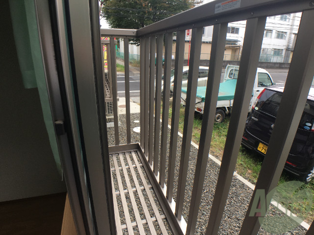 バルコニー　お花なんかをここに飾ってあげたらかわいい感じですね。