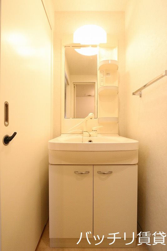 洗面設備　別号室写真の為、現況を優先致します。