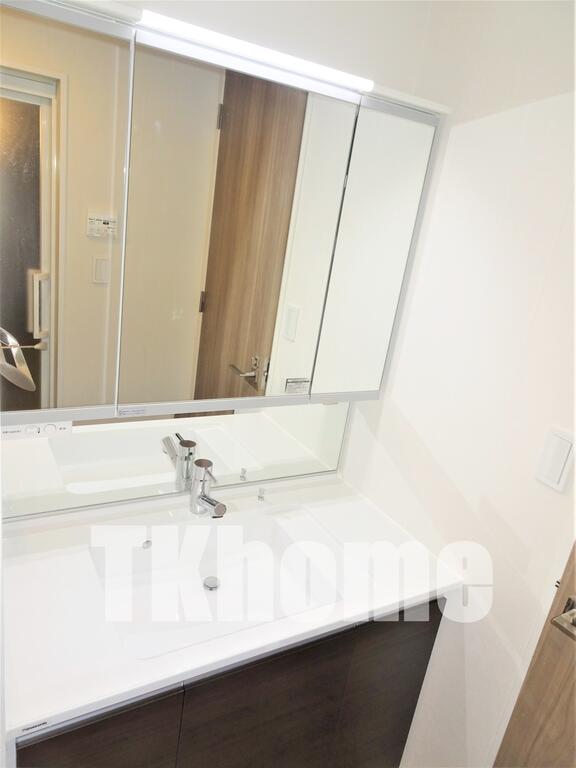 洗面設備　三面鏡タイプ