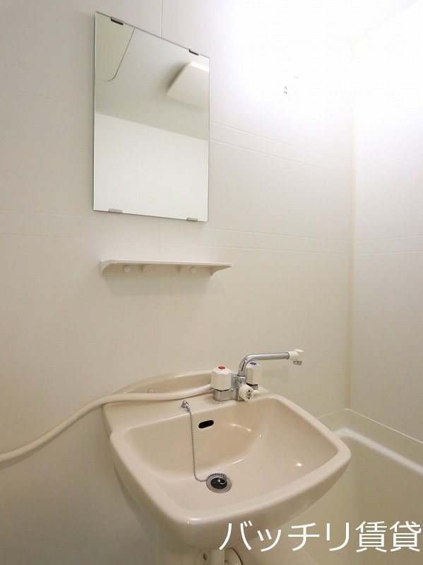 洗面設備　同型タイプの為、現状を優先致します。