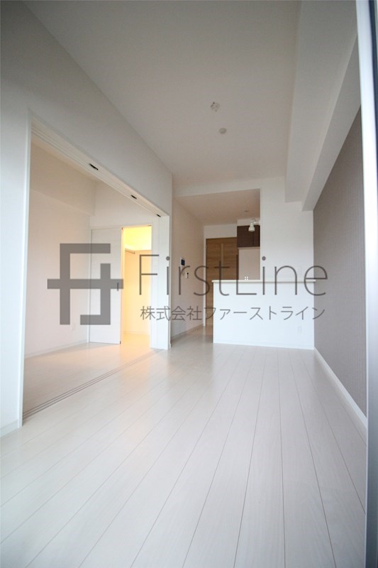 居室・リビング　別号室の写真です※現況優先