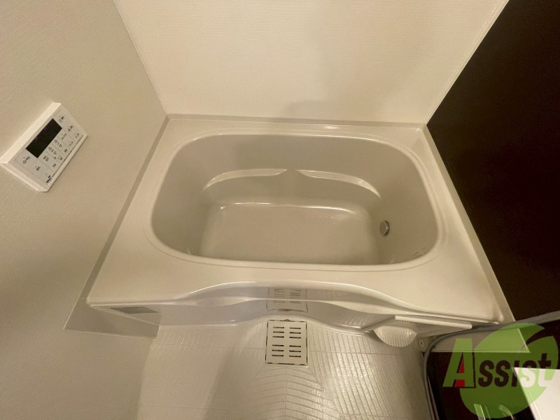 バス・シャワールーム　こちらはバスルームになります。追い焚き機能付です。