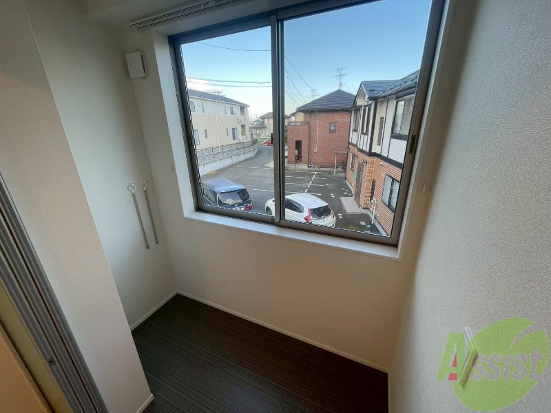 バルコニー　こちらはインナーバルコニーになります。洗濯物はこちらで。