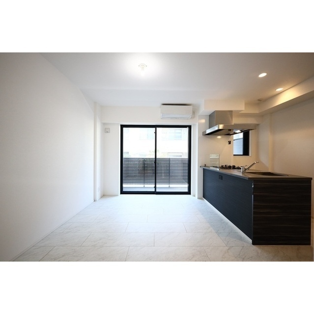 居室・リビング　※別部屋の参考写真です。