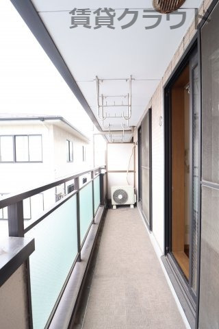 バルコニー　陽当たりの良いバルコニーは洗濯物もしっかり乾きそうです！