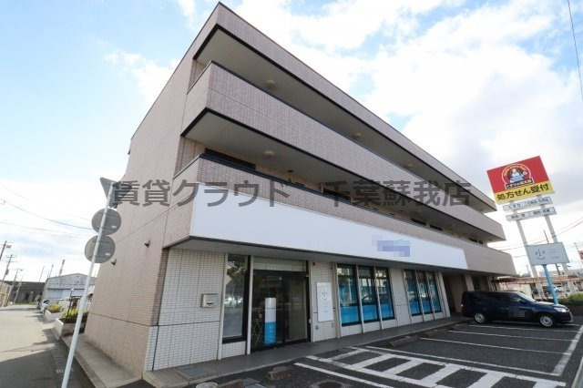 建物外観　最近隣にドラックストアーがオープンしました！