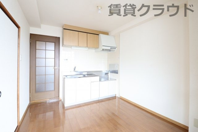 居室・リビング　明るいダイニングは隣の洋室とつなげてLDKみたいに使えます！