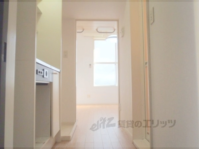 その他部屋・スペース　フローリングのキレイな廊下です。