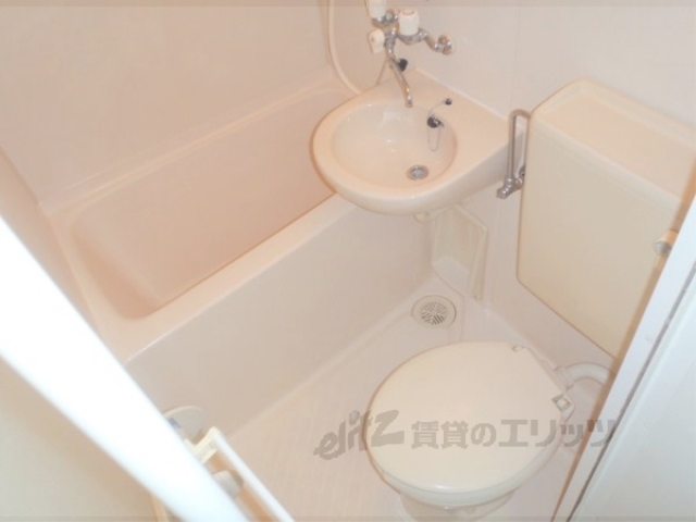 バス・シャワールーム　３点ユニットバスです。