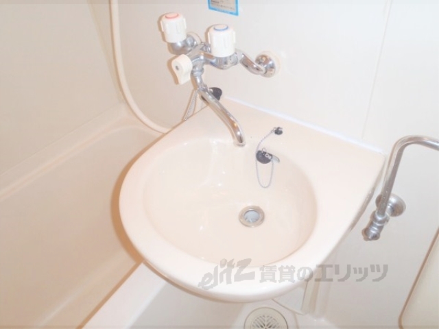 洗面設備　３点ユニットバスです。