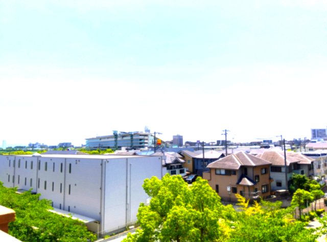 眺望　南側バルコニーから望む　見晴らしのいい景観が心を和ませてくれ