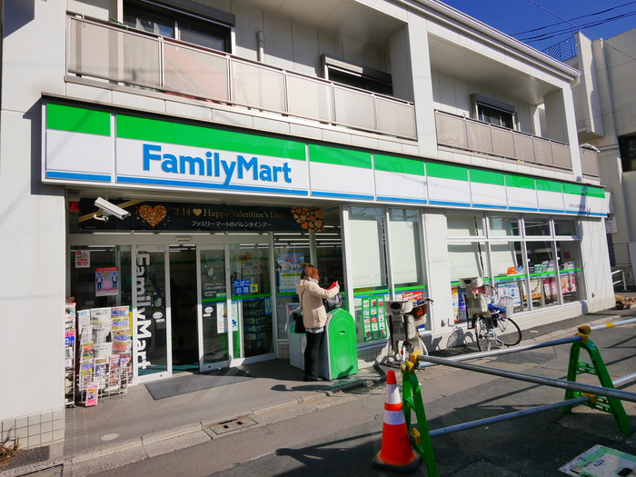 コンビニ　ファミリーマート（コンビニ）まで245m