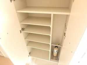 玄関　（別タイプ参考写真）KDXレジデンス板橋本町　板橋区大和町