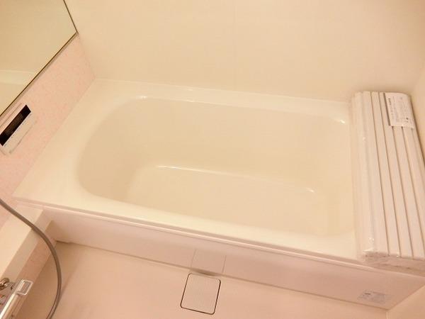 バス・シャワールーム　浴室乾燥機、追焚機能付の広々バスルーム！