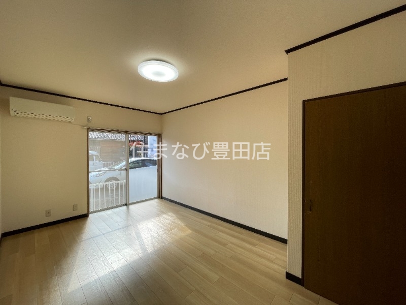 居室・リビング　同型別部屋写真