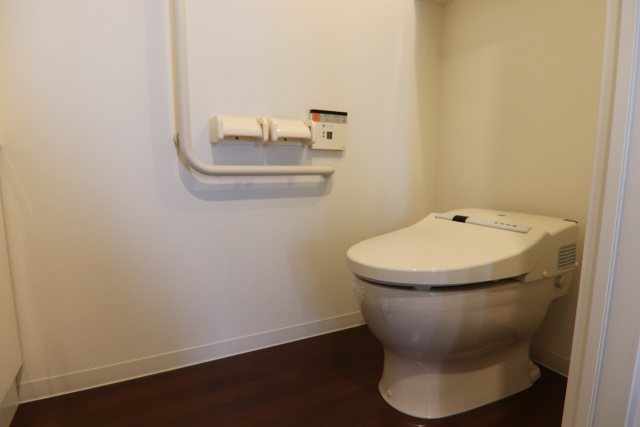 トイレ　※別室の参考写真の為、現況優先です。